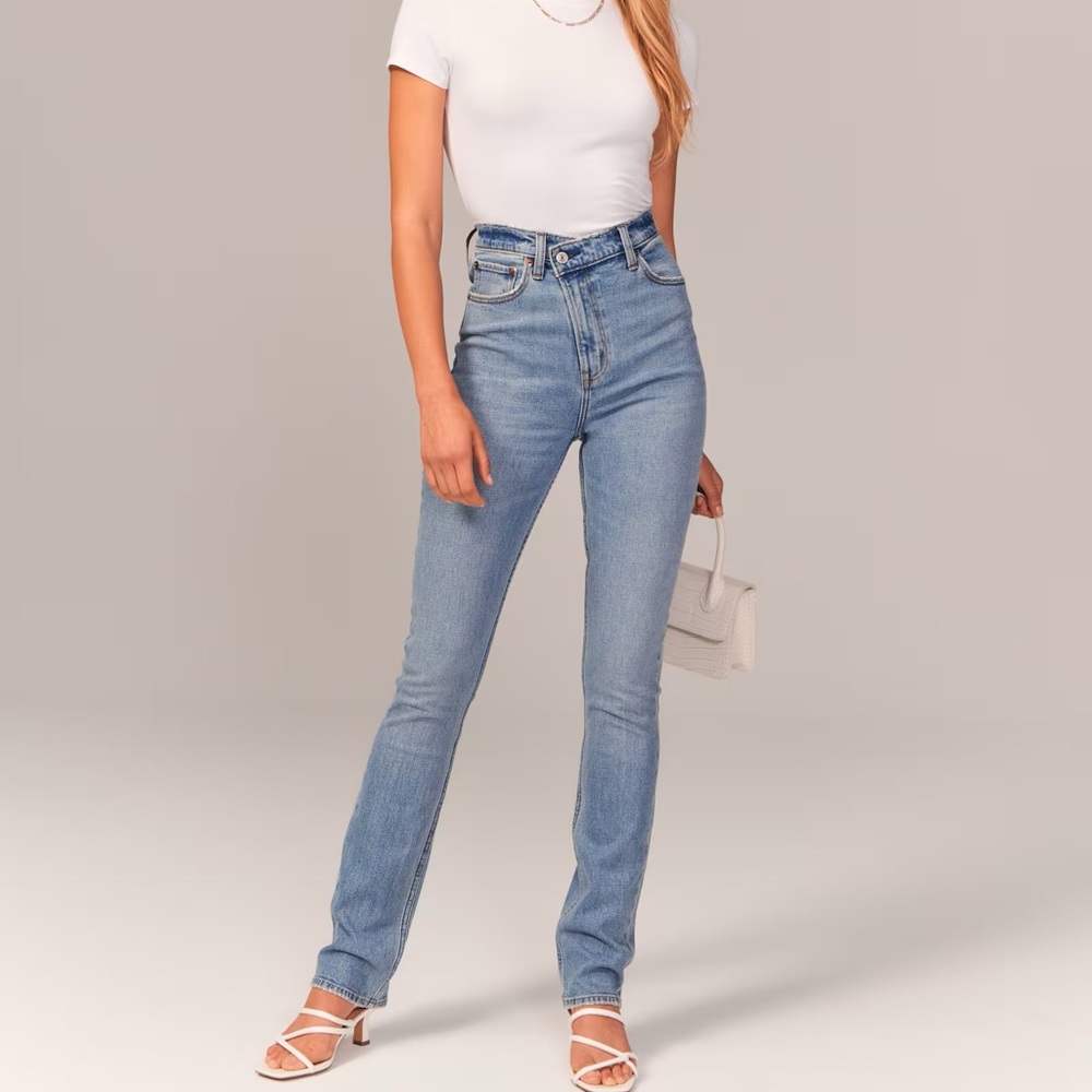 BRAND NEW WITH TAGS Abercrombie and Fitch Ultra High Rise 90s Slim Straight Jean - Picture 2 of 4